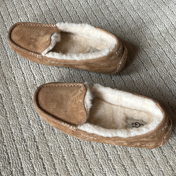 UGG chestnut slippers size womens 8 - Picture 1 of 5